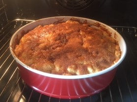 Der Apfelkuchen ist einfach in der Zubereitung, braucht nur wenige Zutaten und ist superschnell gebacken. Die meiste Zeit braucht man, um die Äpfel zu schälen, zu entkernen und in kleine Würfel zu schneiden.