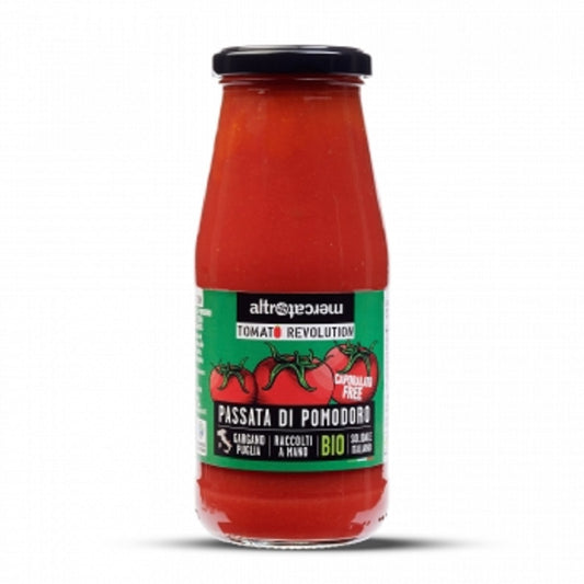 Passata di Pomodorini „Tomato Revolution“ Bio, 420 g in der Flasche.Um den vollen Tomatengeschmack zu erhalten, werden die Tomaten der Passata Tomato Revolution erst mit dem Erreichen des perfekten Reifegrades von Hand geerntet. Unmittelbar nach der Ernte erfolgt die Verarbeitung und garantiert so einen intensiven und lebendigen Geschmack von sonnengreiften Tomaten.