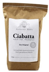 Zu einem italienischen Essen oder auch zu einem gemütlichen Grillabend darf ein gutes Ciabatta nicht fehlen. Sie erhalten genau 2 Ciabattas aus der Backmischung oder 1 großes Ciabatta. Passt auch wunderbar zu pikanten Brotaufstrichen.